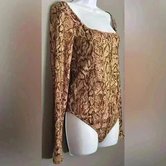 Sofia Jeans by Sofia Vergara Women's Long Sleeve Printed Bodysuit (449) - Picture 6 of 15